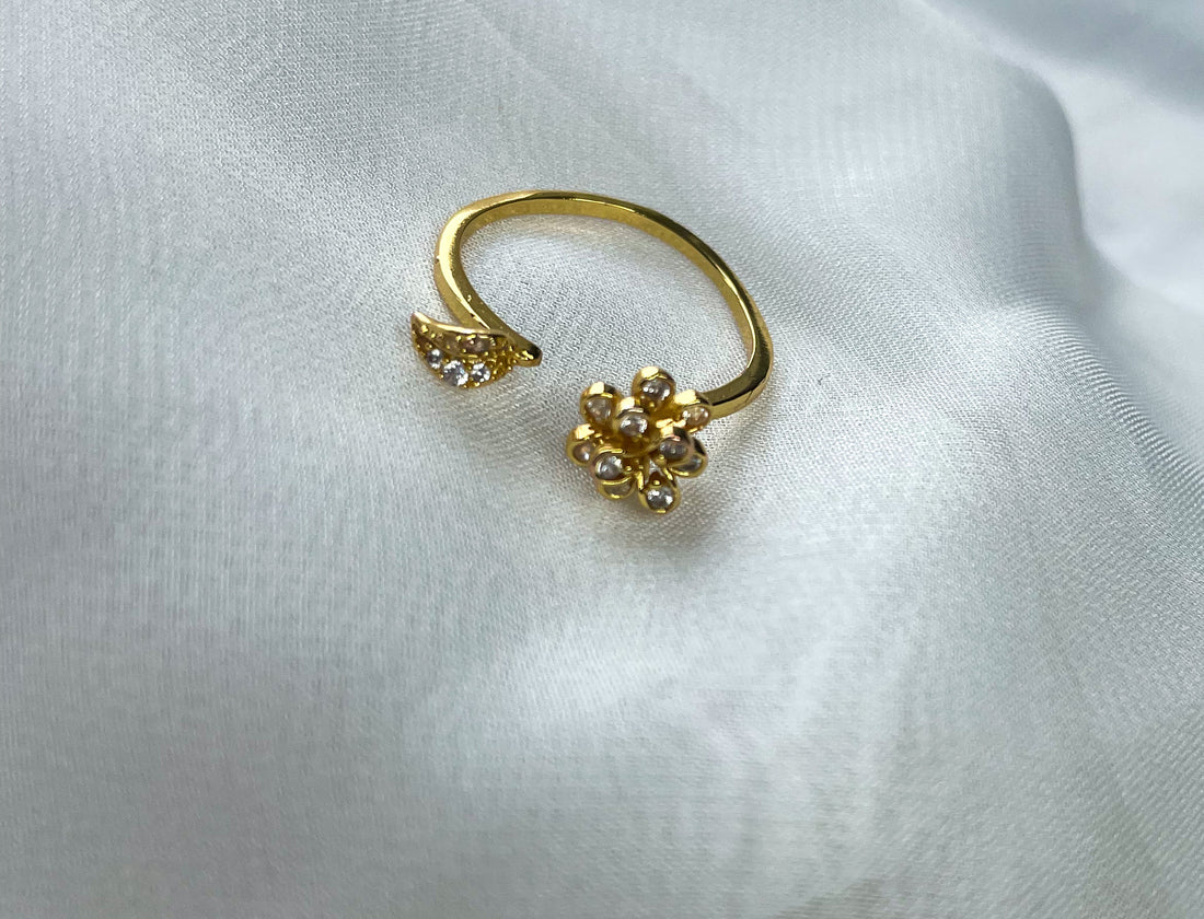 Encanto Flower Gold Dipped Ring