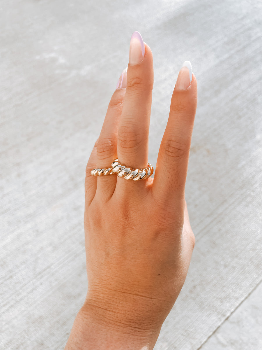 Twisted Love Two Rings Set